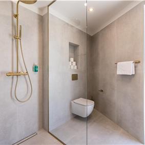 4 bedroom villa with heated pool and sea view in Vinišće, sleeps 8